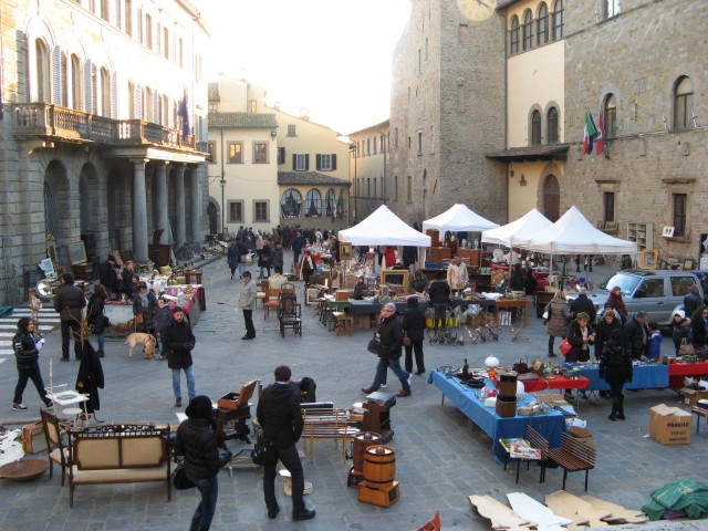 ярмарка антиквариата в центре Ареццо